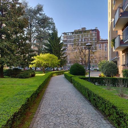 Exclusive Rooftop Apartment With Large Terrace In Solari/Tortona Milan Bagian luar foto