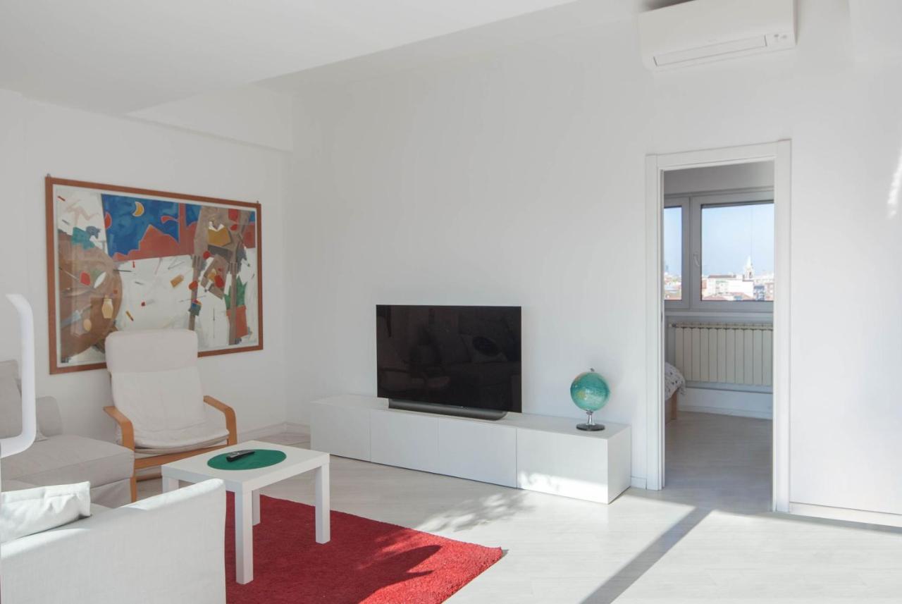 Exclusive Rooftop Apartment With Large Terrace In Solari/Tortona Milan Bagian luar foto